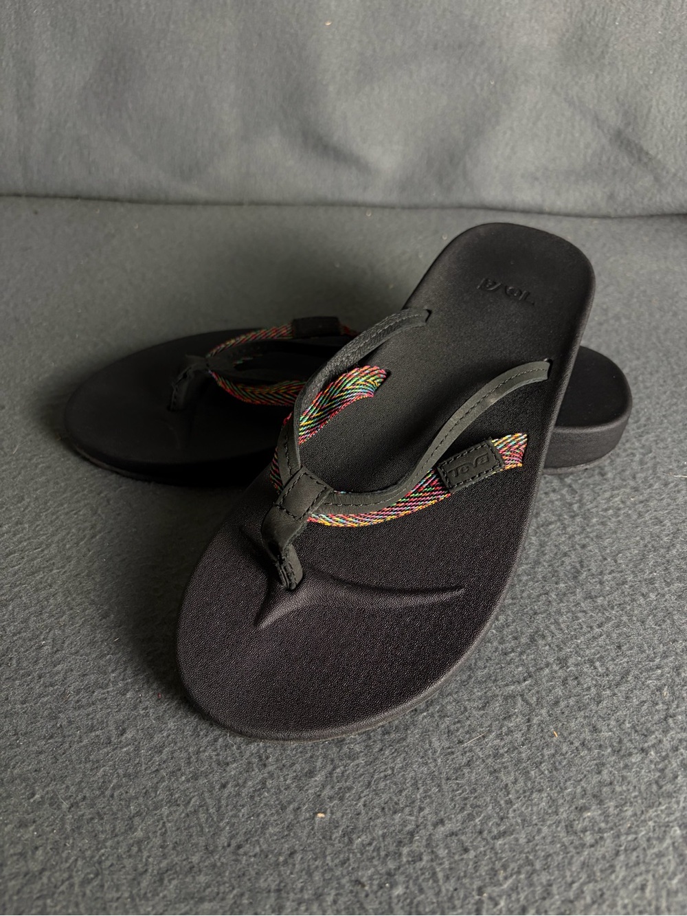 Teva Azure Women’s Size 7 Black Multicolor Strappy Flip Flop Thong Sandals